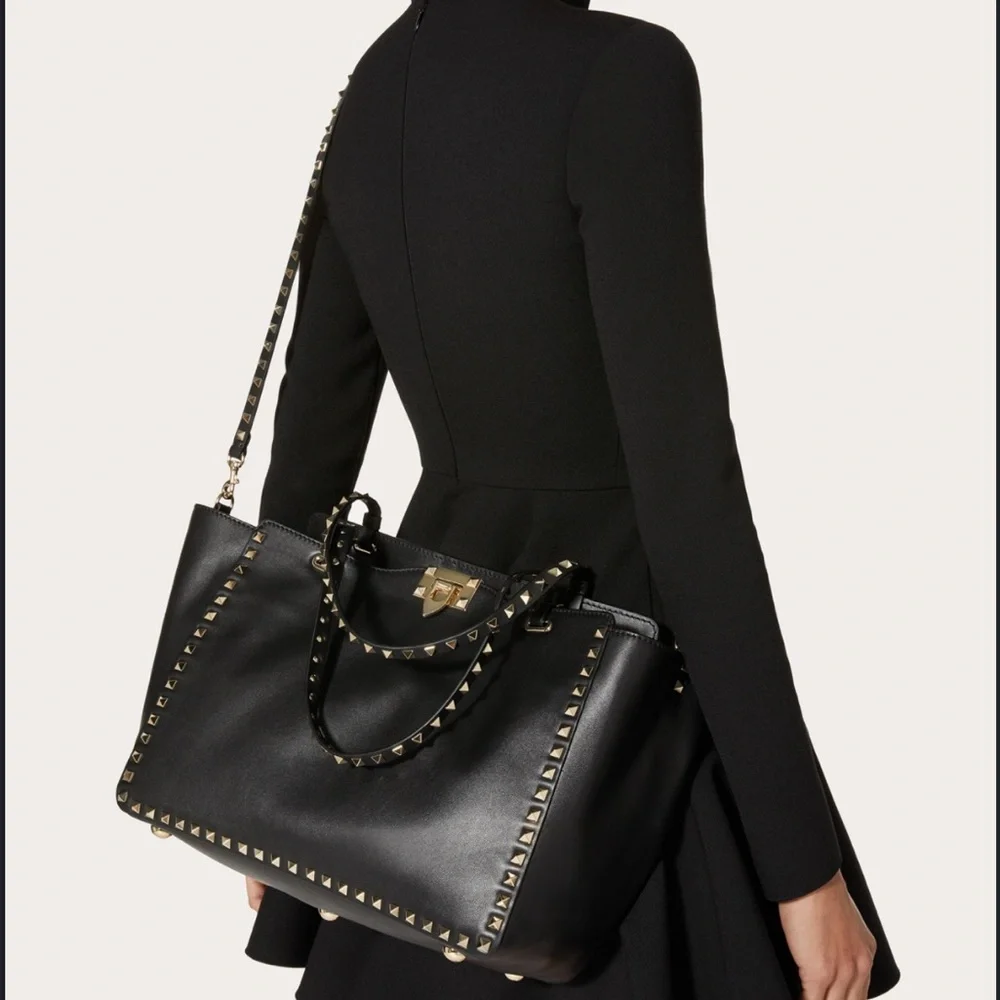 AUTH Valentino Garavani Black Medium Rockstud Tote - Picture 1 of 11